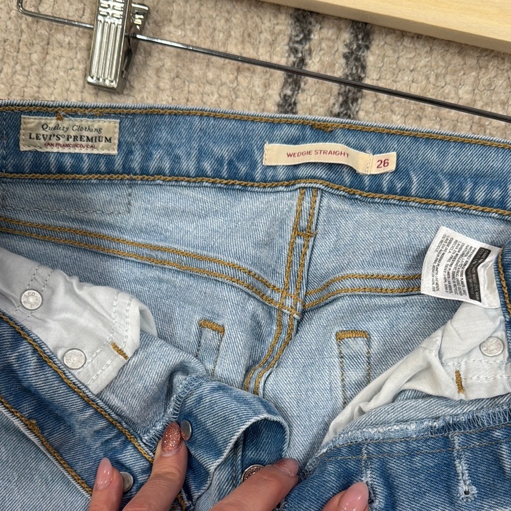 Levi’s Straight Leg medium wash wedgie cropped jeans - Picture 3 of 7